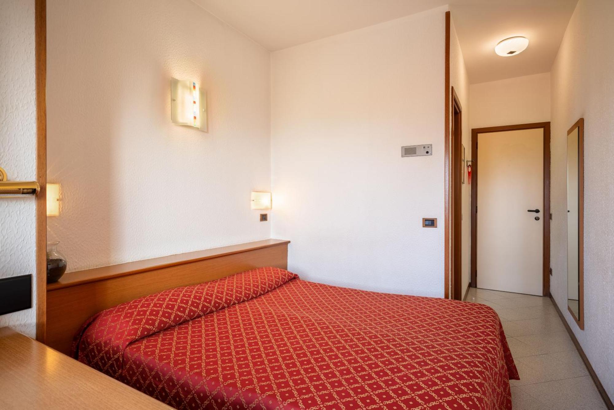 Hotel Careni Villa Italia Finale Ligure Exterior foto