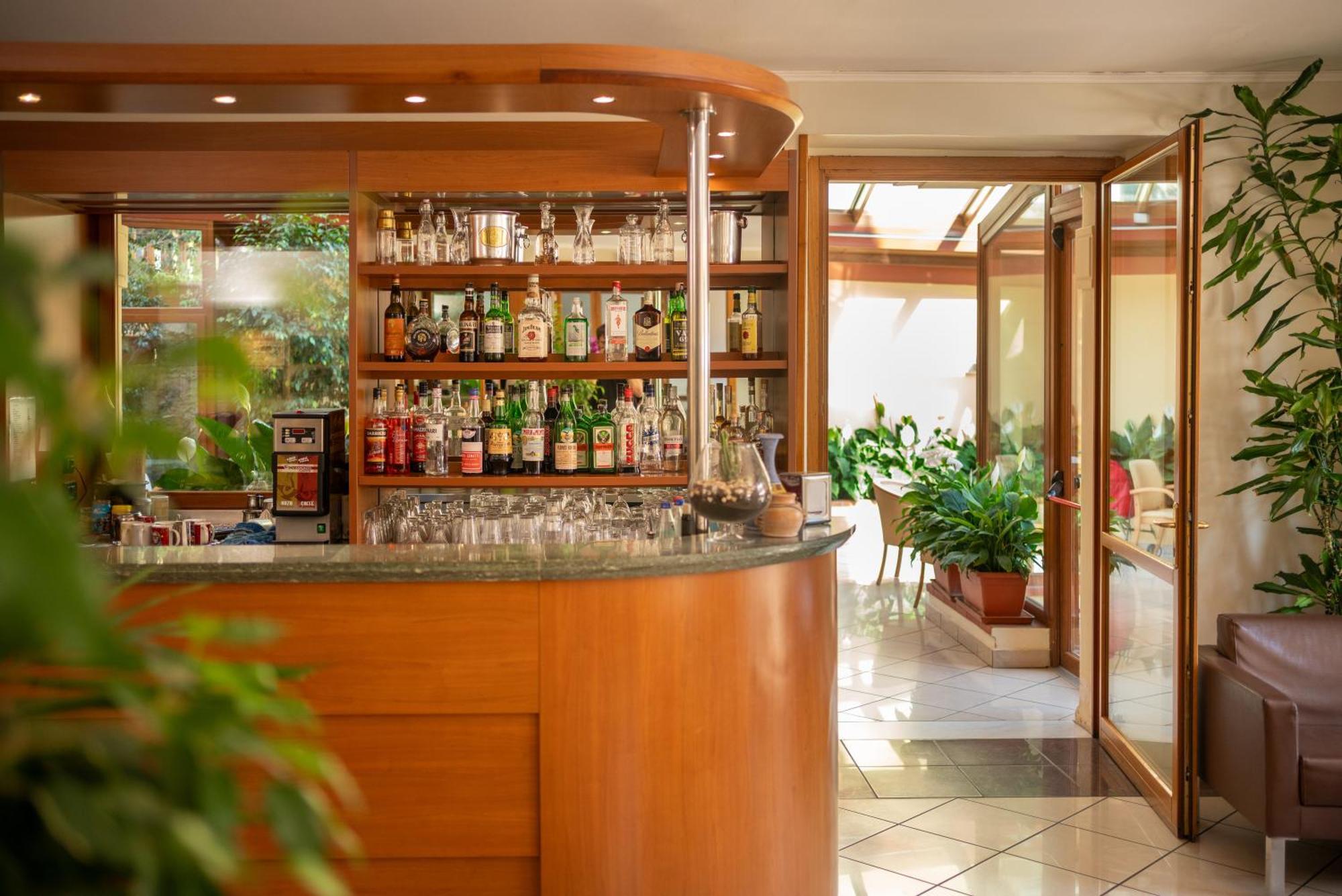 Hotel Careni Villa Italia Finale Ligure Exterior foto